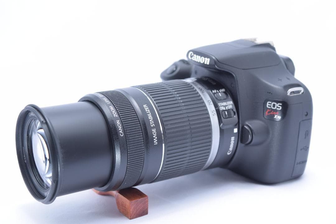 ✨綺麗なボディー✨　Canon EOS Kiss X70 デジタル一眼レフカメラ