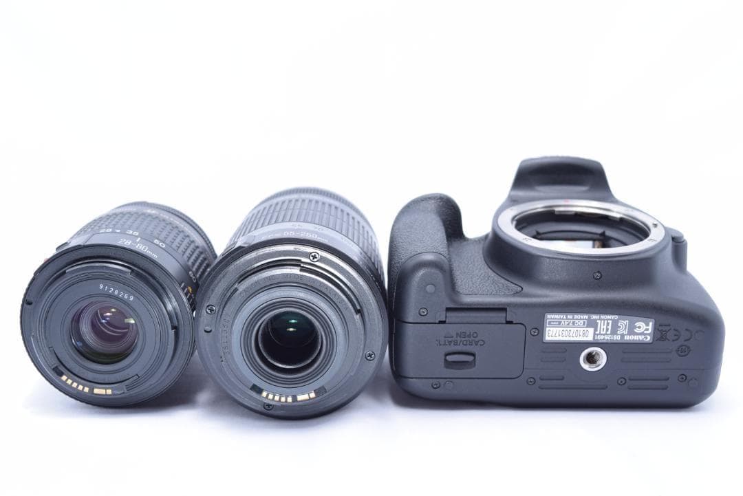 ✨綺麗なボディー✨　Canon EOS Kiss X70 デジタル一眼レフカメラ