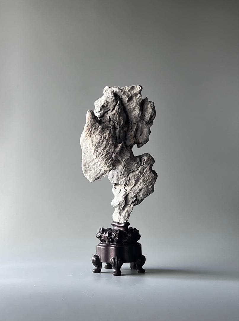 「銀索」　天然石　鑑賞石　飾り石　中国美術　置物　太湖石　灵璧石　インテリア