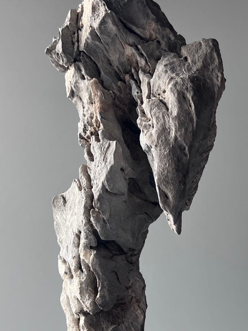 「銀索」　天然石　鑑賞石　飾り石　中国美術　置物　太湖石　灵璧石　インテリア