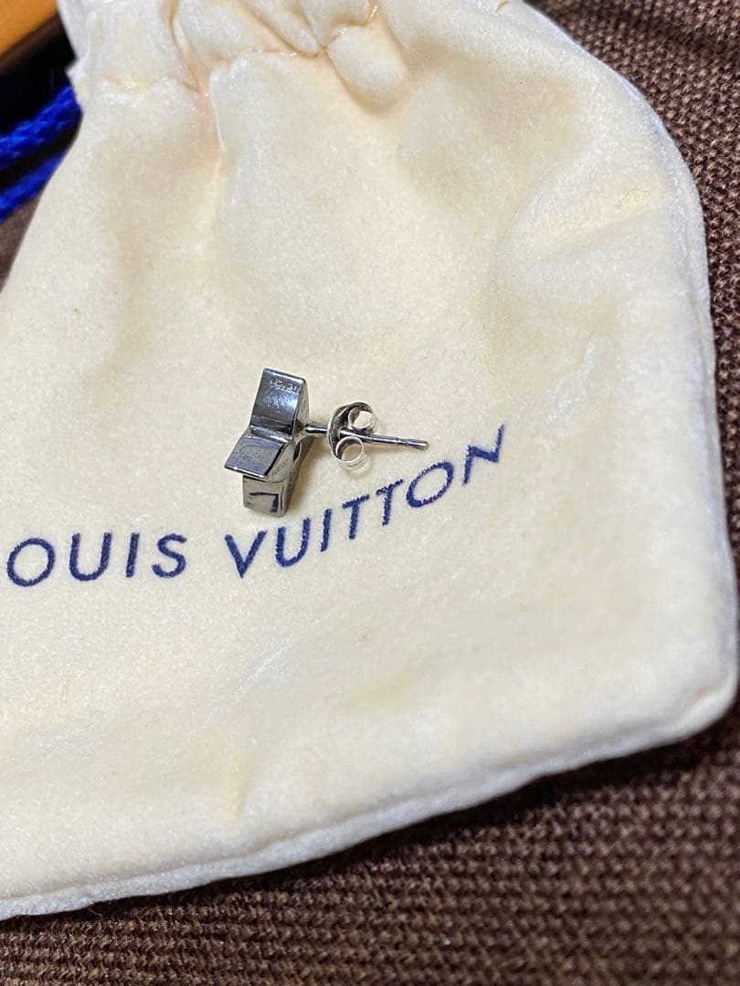 ルイヴィトン ピアス ブックル・LVイニシャル M80183 メタル