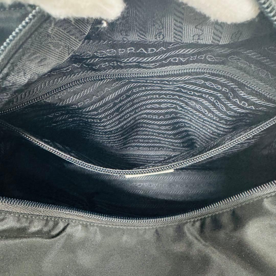 ✨PRADA✨プラダ✨三角ロゴプレート✨ブラック✨ナイロン✨トートバッグ✨
