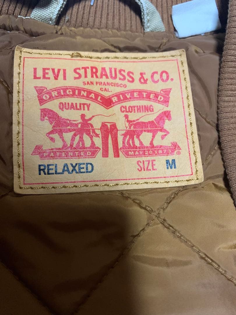 【新品】Levi'sベージュ　ダックベスト　Mサイズ