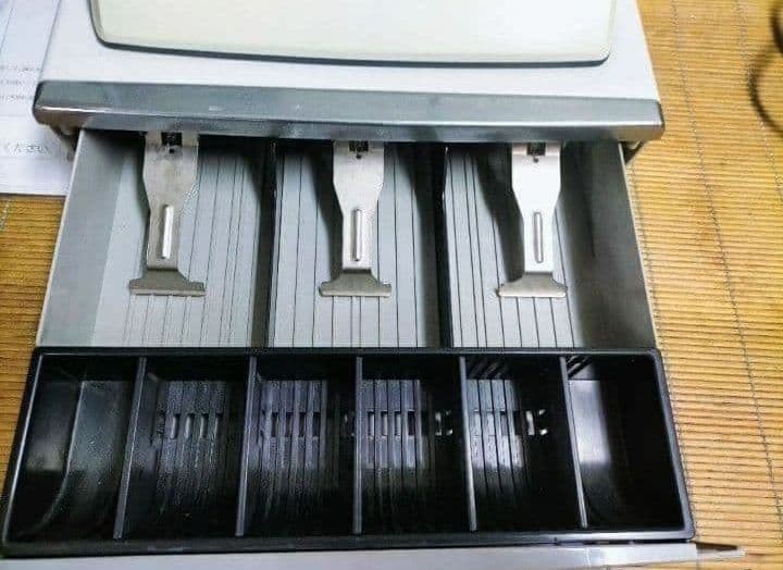 カシオレジスター　TE-M80　中古品　人気機種感熱紙　送料無料　001777