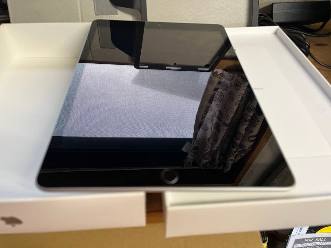 iPad 第9世代　Wi-Fi シルバー ケース付き　ほぼ未使用