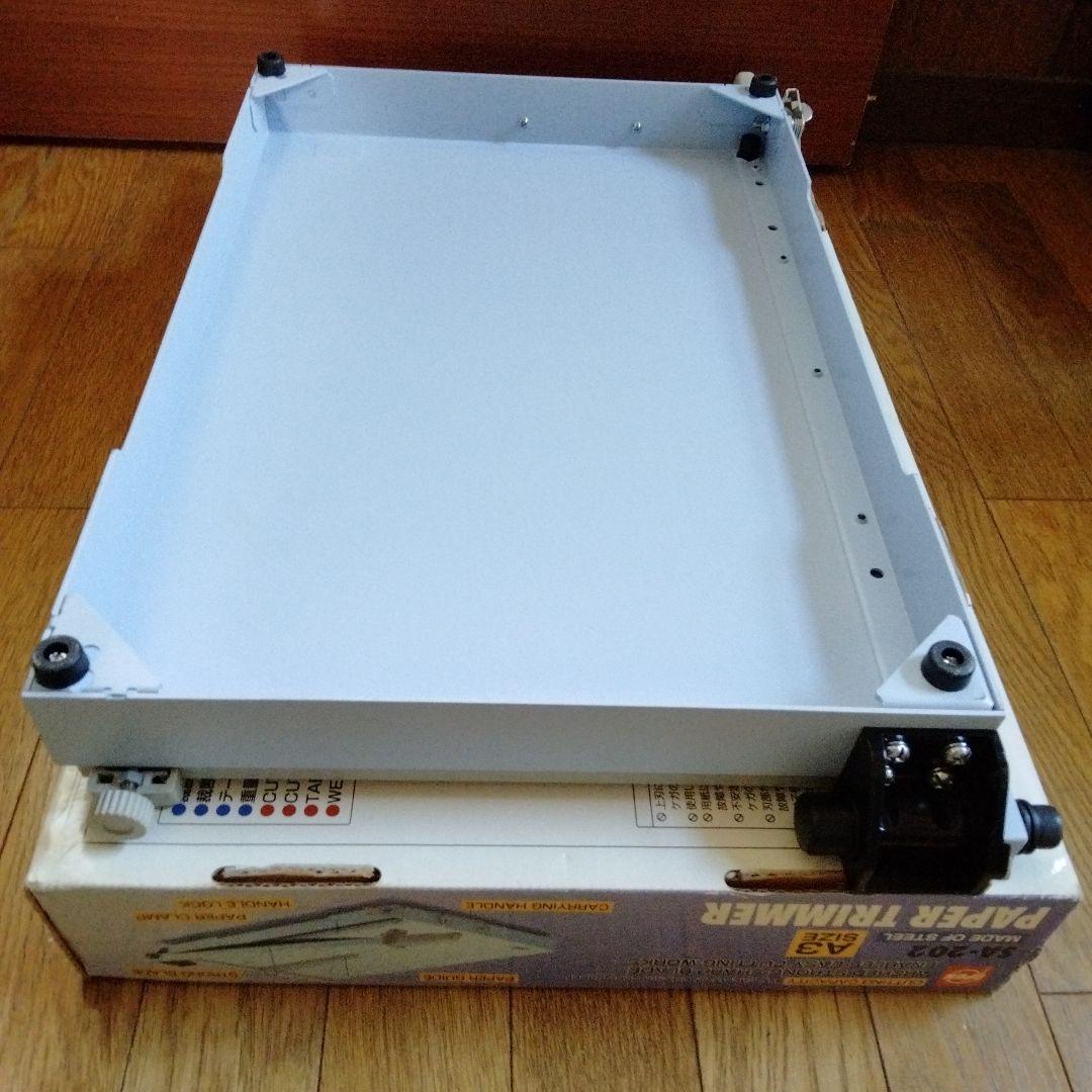 最終値下げ　日本製SA-202スチール栽断機　持ち運びに便利な手提げ金具付です