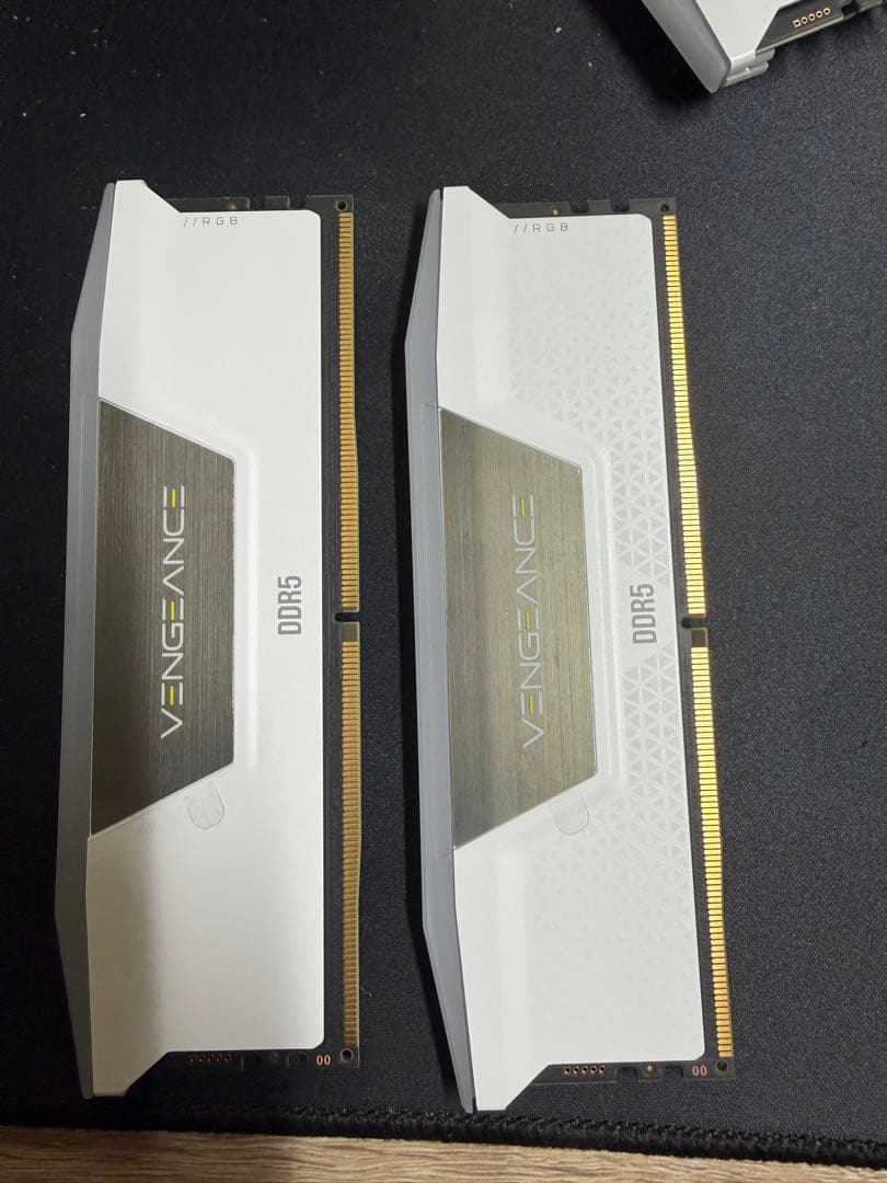 【箱付】Corsair DDR5 RGB 32GB(16x2) 5200 白