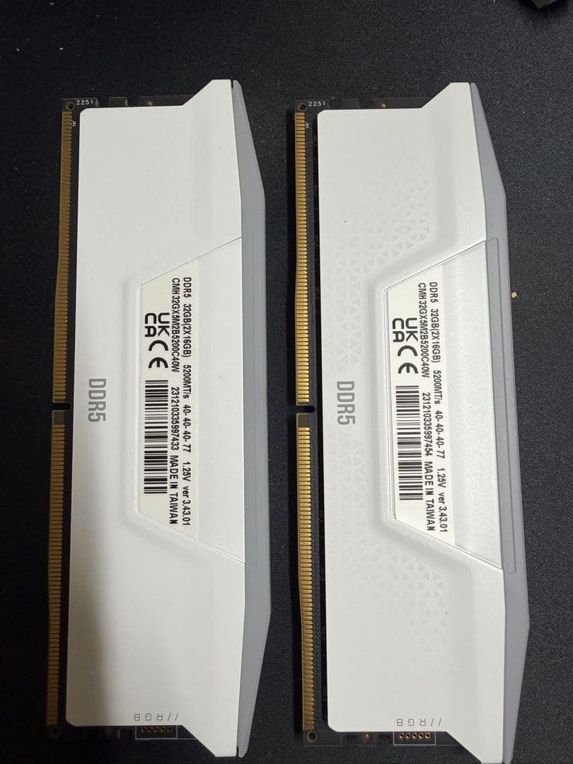 【箱付】Corsair DDR5 RGB 32GB(16x2) 5200 白