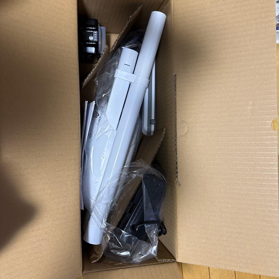 Makita 充電式クリーナー CL181FDRF 定価37000円