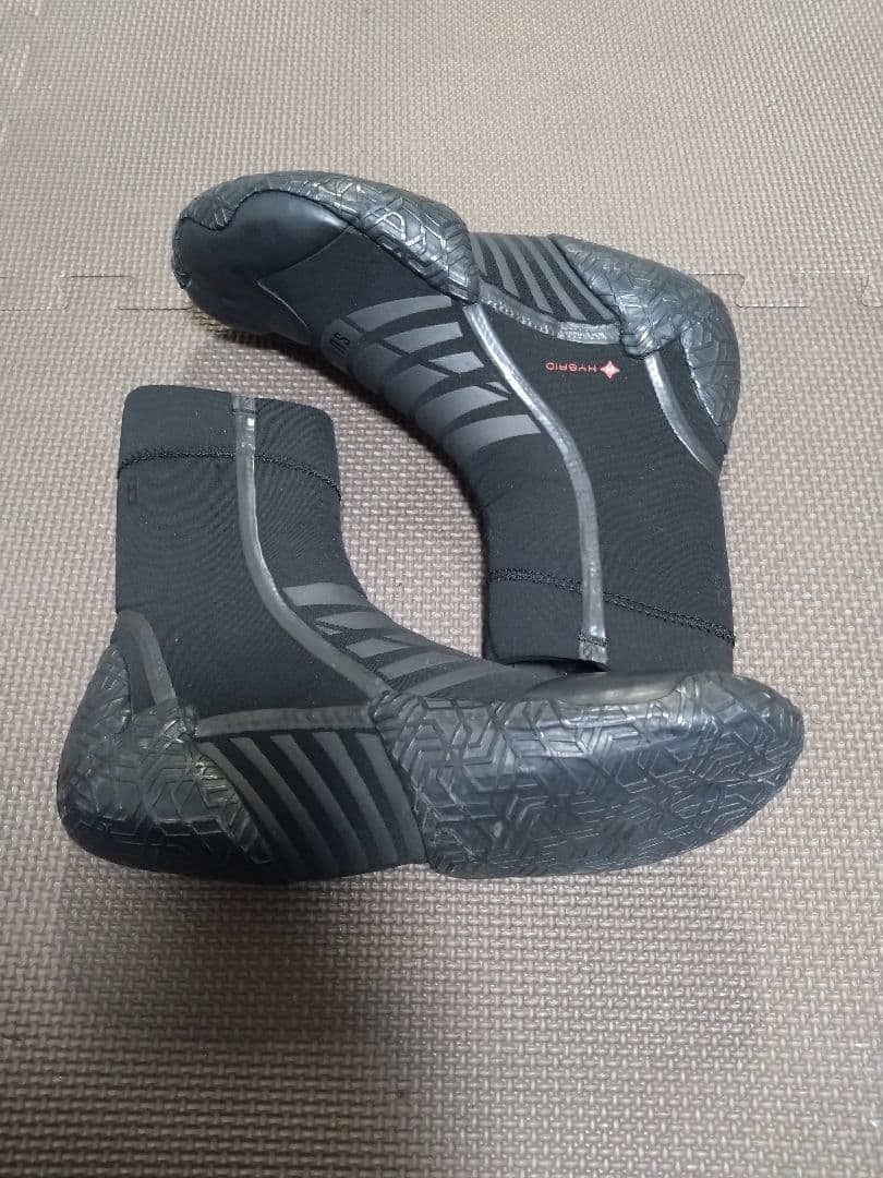 Bewet　５mm×３mmセミドライウェットスーツ　サーフブーツ、グローブ付き