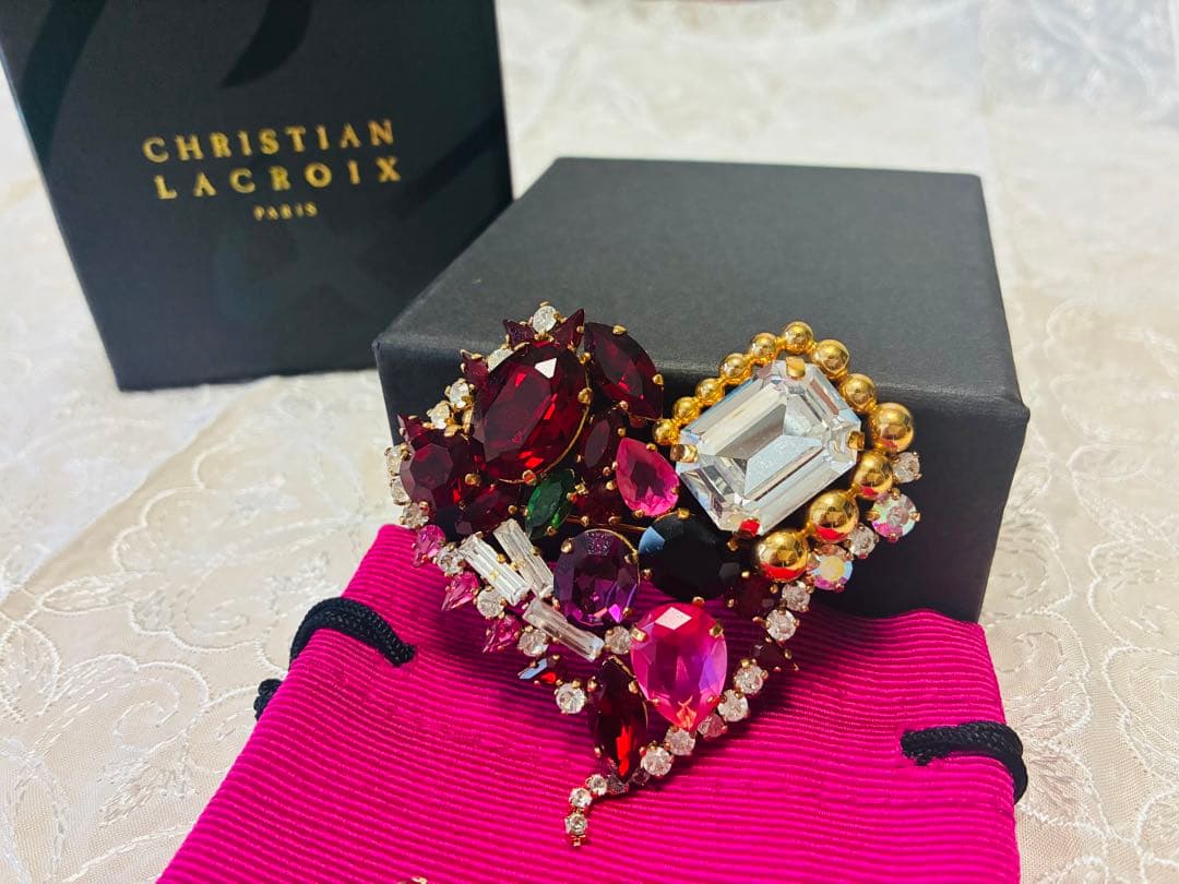Christian Lacroix ハート型ブローチ