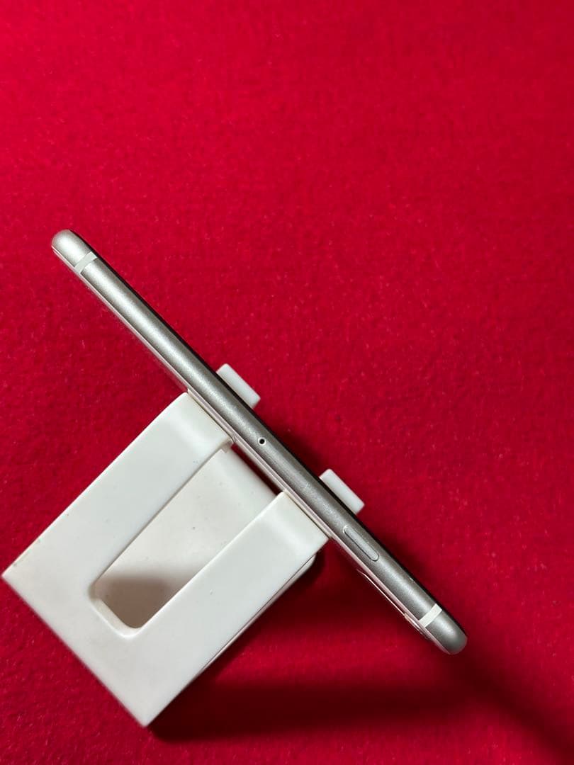 【9002】iPhone SE3第3世代スターライト 128GB simフリー