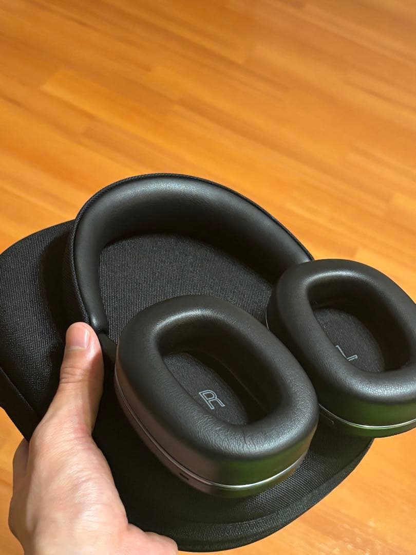 ク*ロ様 Bowers & Wilkins ヘッドホン Px7S2E スタンド付