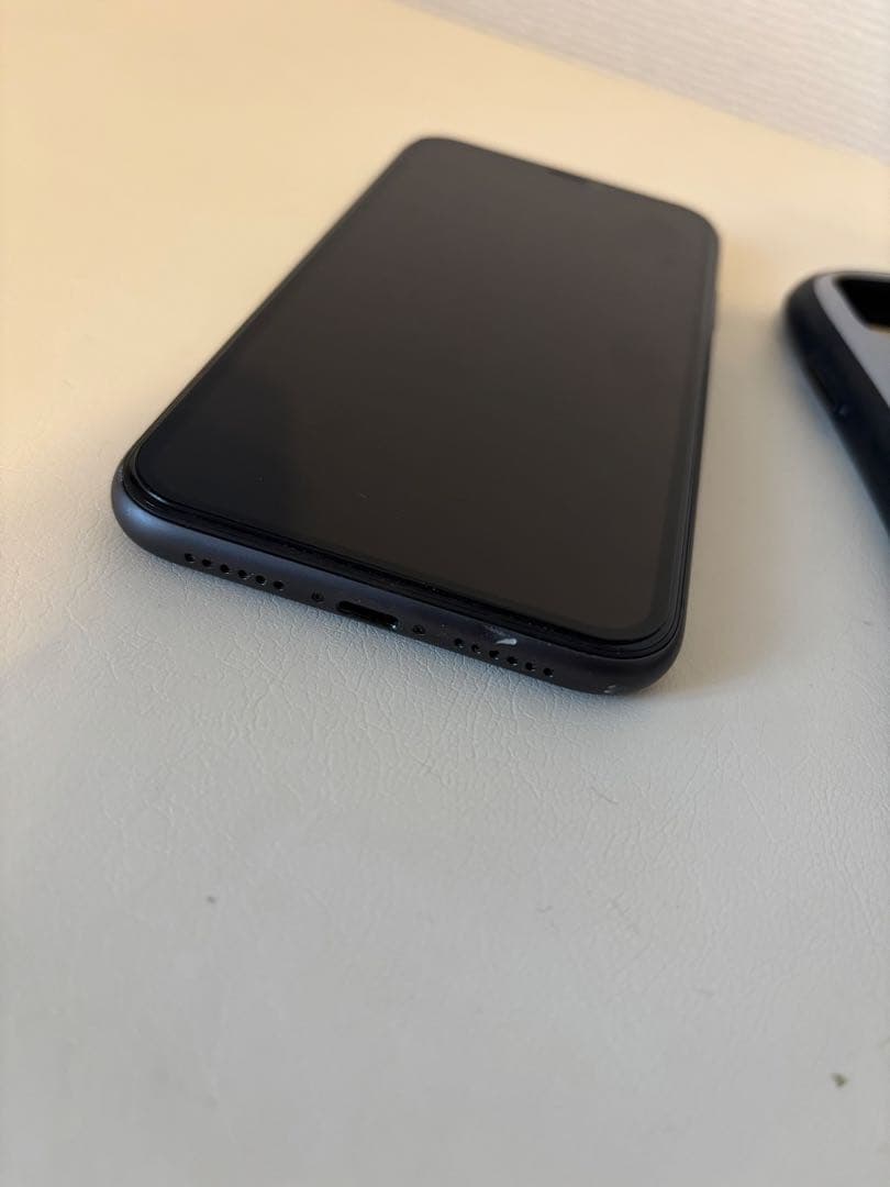 Apple iPhone 11 ブラック ケース付き