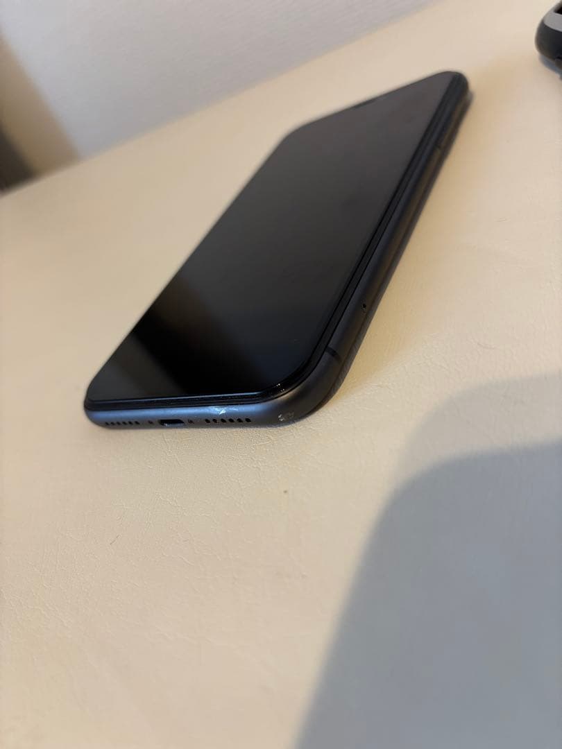 Apple iPhone 11 ブラック ケース付き