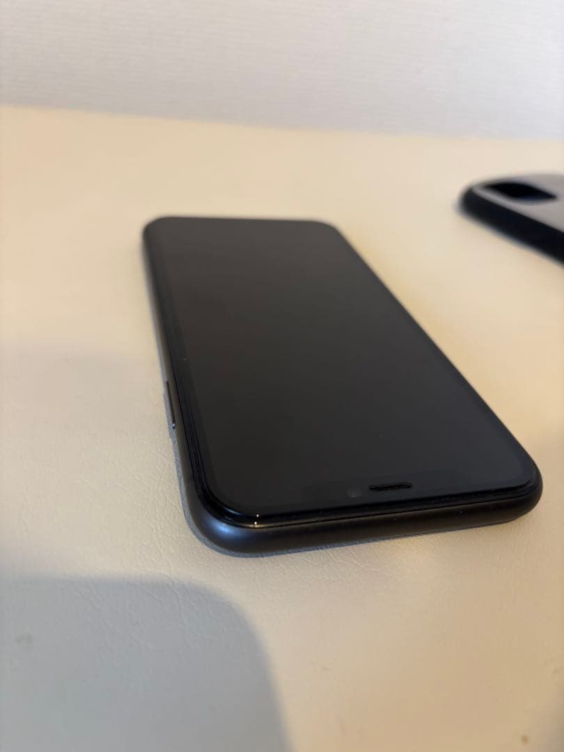 Apple iPhone 11 ブラック ケース付き