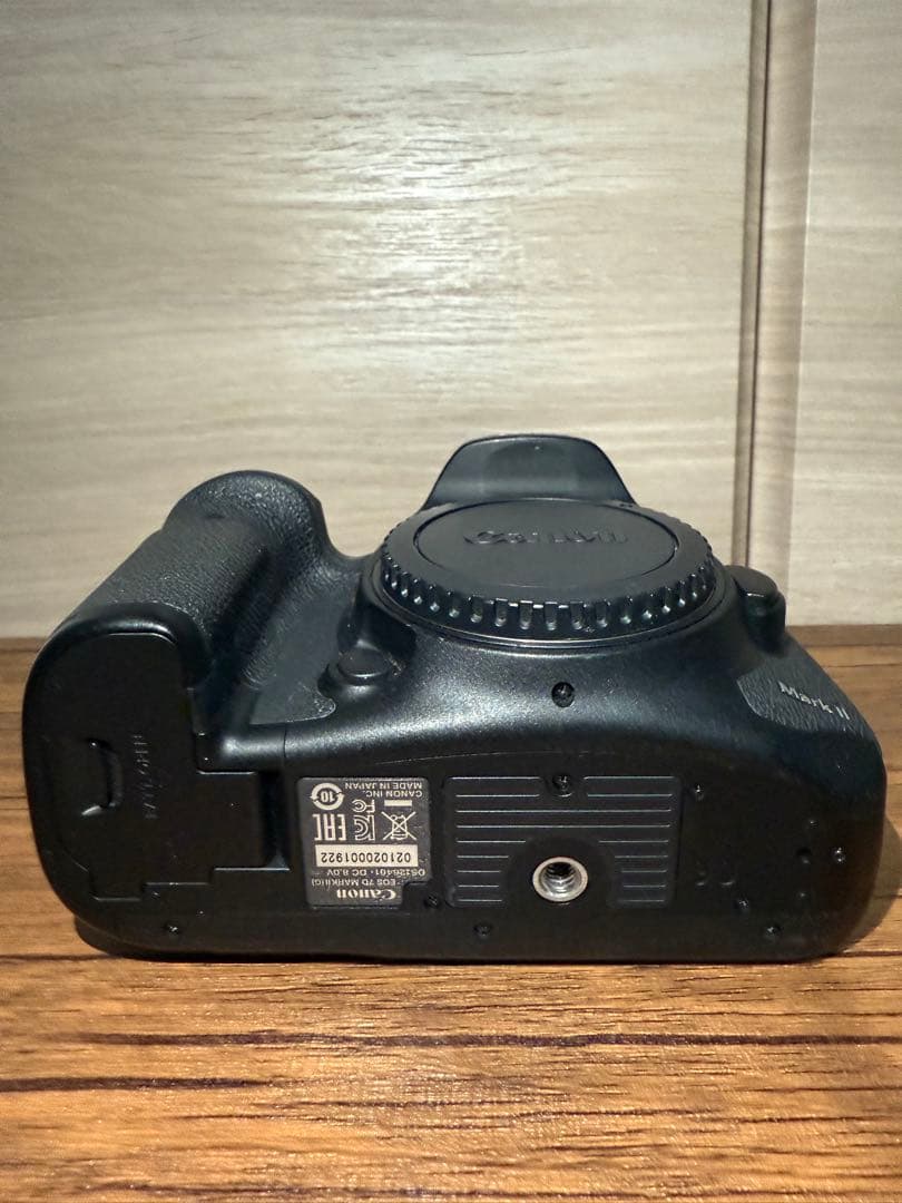 【美品】Canon EOS 7D Mark II 本体 バッテリーグリップ付き