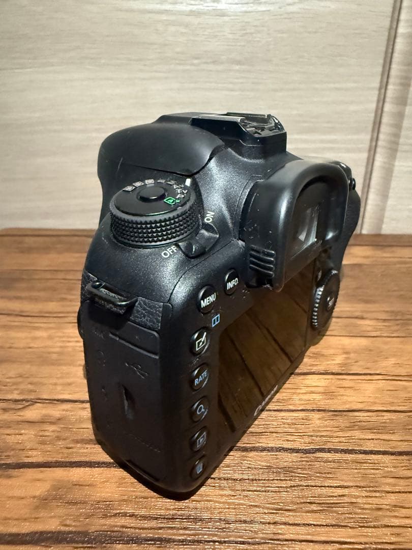 【美品】Canon EOS 7D Mark II 本体 バッテリーグリップ付き