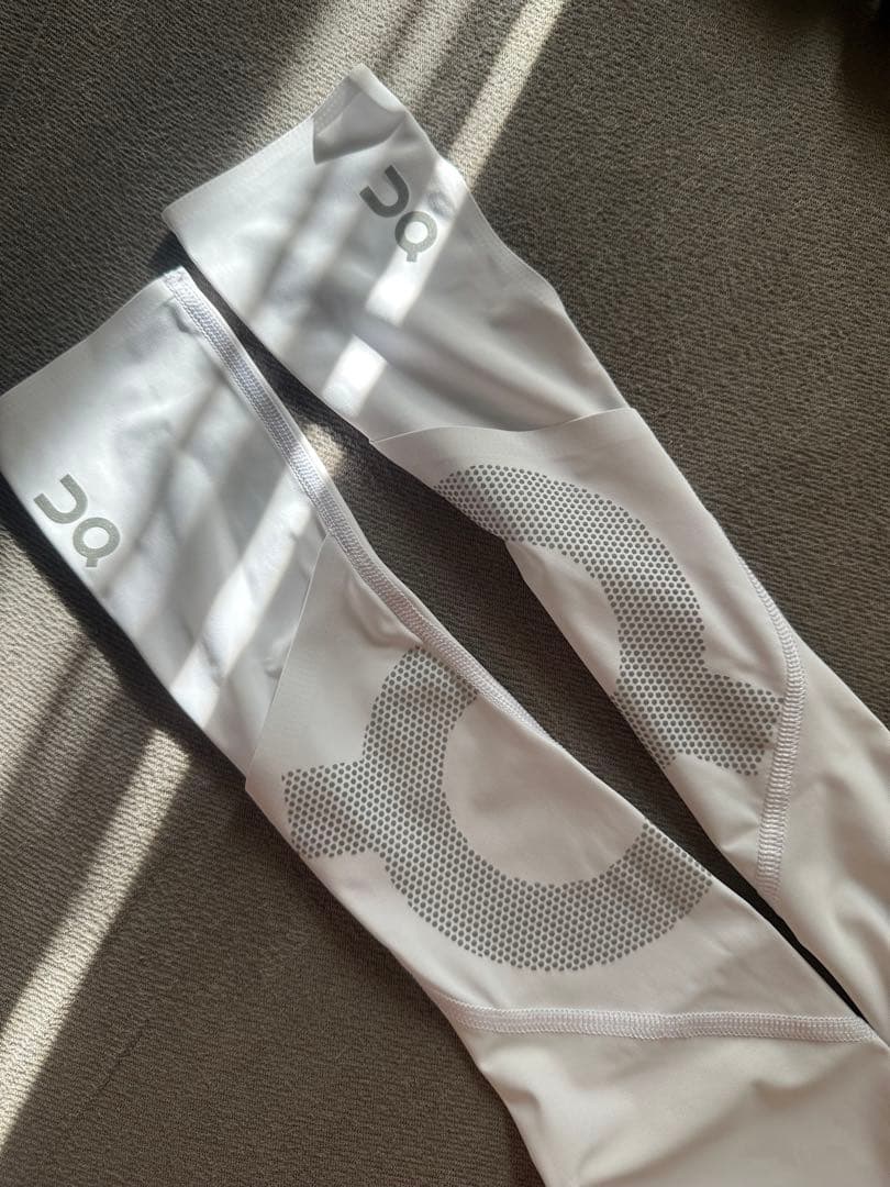 ウォーキング・ランニングウェア On Solar Arm Sleeves White