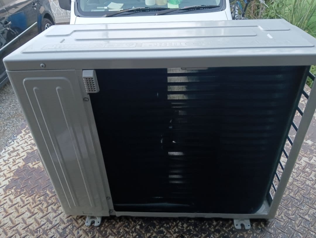 ヤマダオリジナル・ ルームエアコン 6畳用 YHAーS22N－W・2023年製