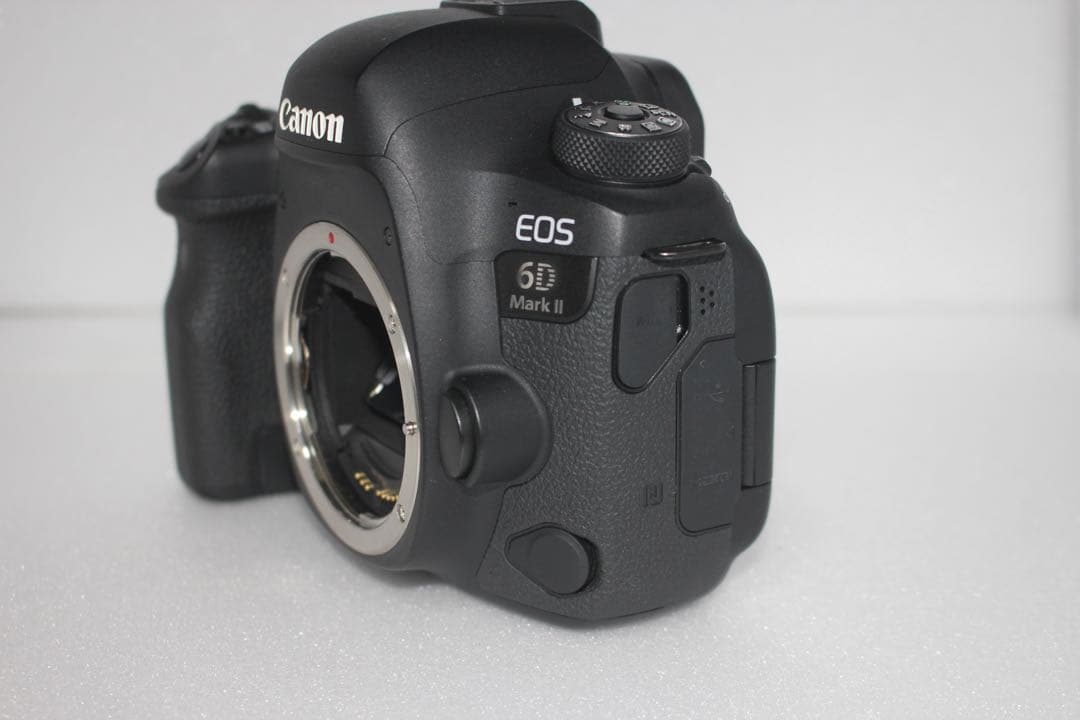 デジタル一眼レフカメラ　Canon EOS 6D Mark II