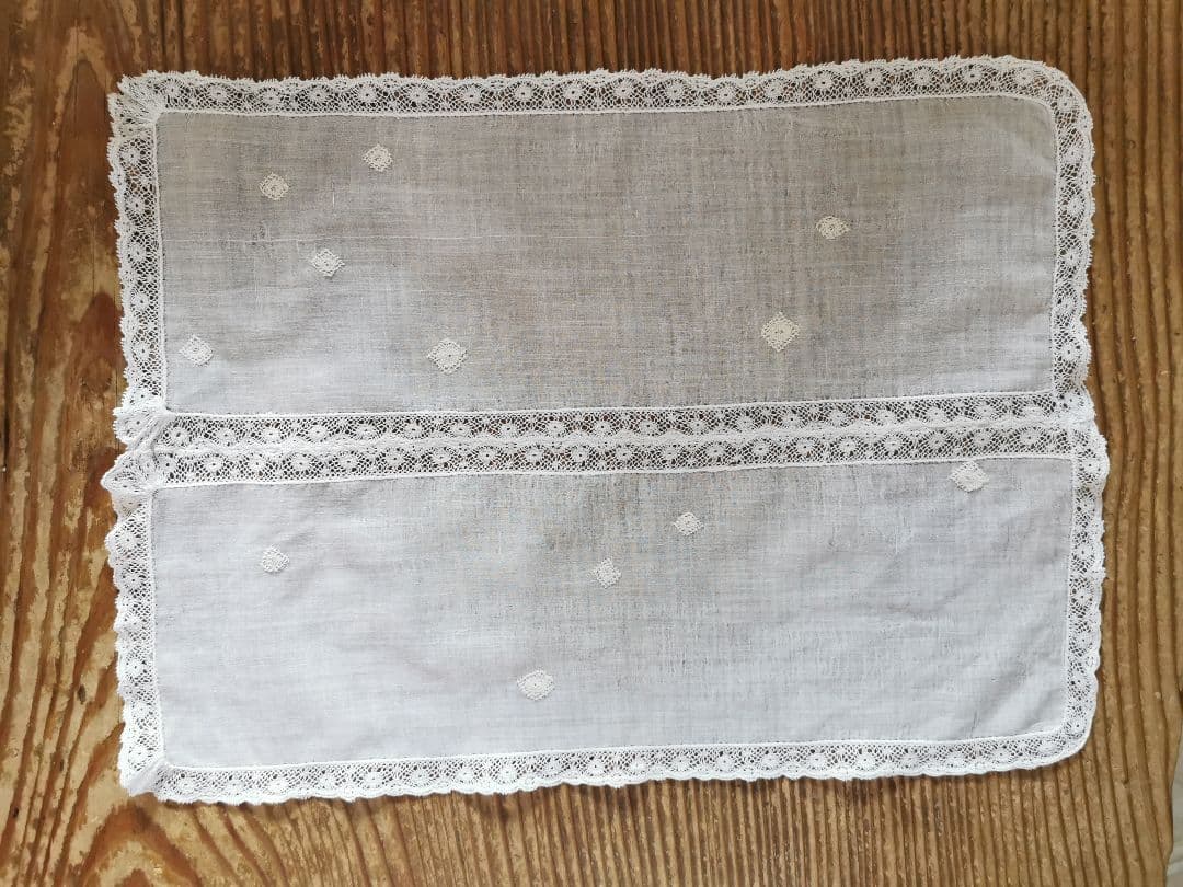 アンティーク ノルマンディーレースランナー ♢雪景色刺繍 ヴァレンシエンヌ装飾