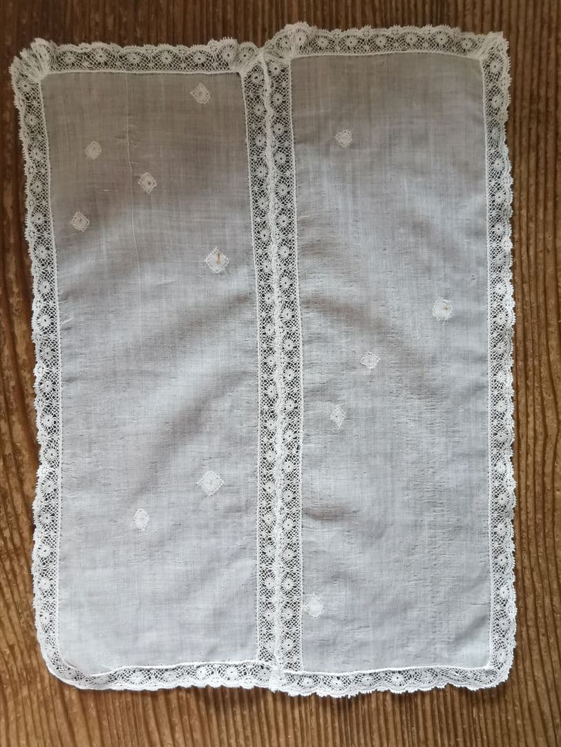 アンティーク ノルマンディーレースランナー ♢雪景色刺繍 ヴァレンシエンヌ装飾