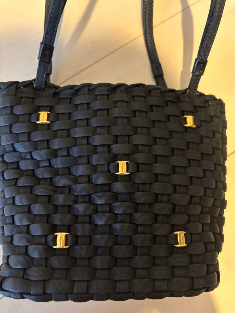 サルヴァトーレフェラガモ ヴァラ ハンドバッグ ファブリック ブラック