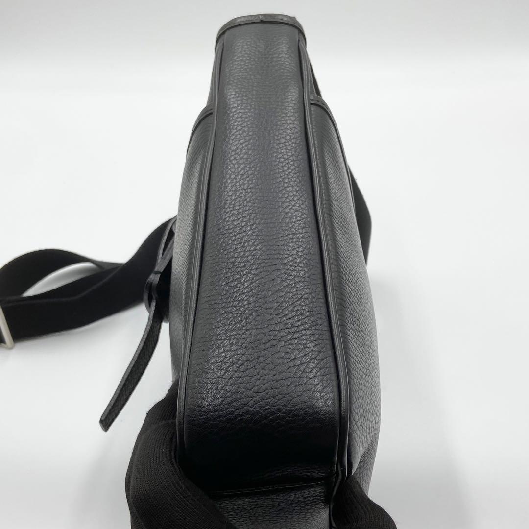 極美品　バーバリー　ショルダーバッグ　ノバチェック　ロゴ刻印　レザー　ブラック