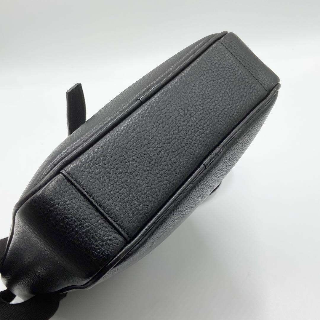 極美品　バーバリー　ショルダーバッグ　ノバチェック　ロゴ刻印　レザー　ブラック