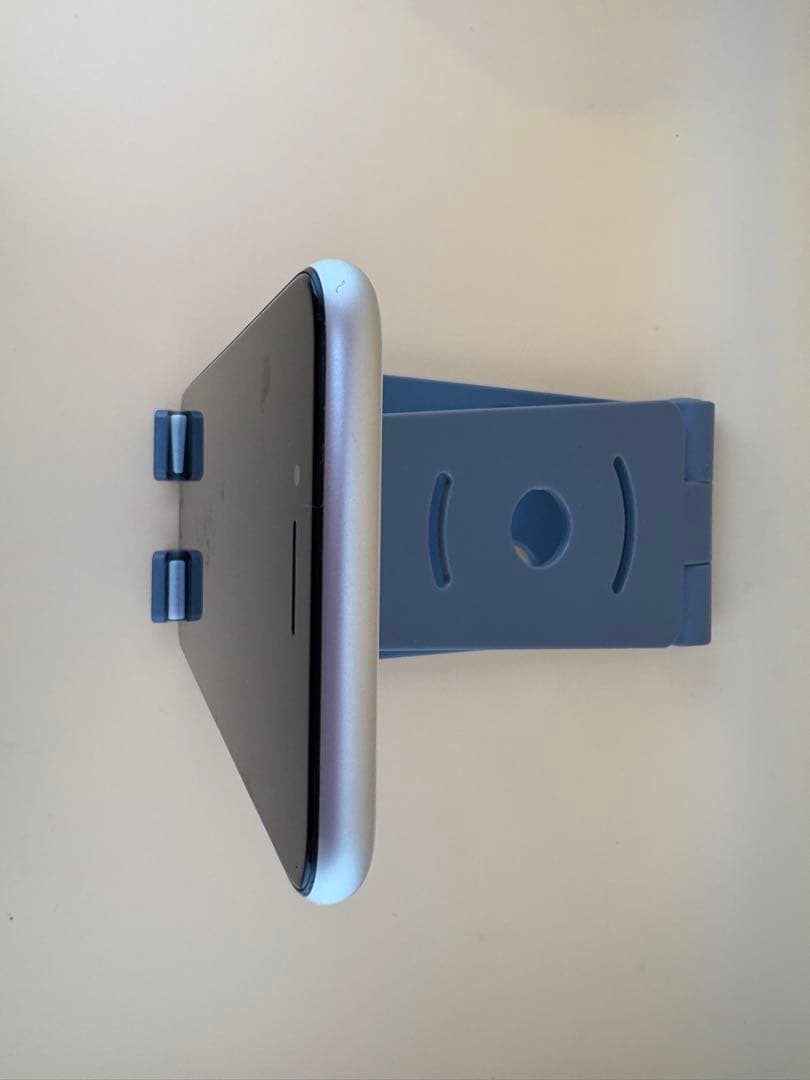 iPhone SE 第3世代 128GB スターライト　バッテリー100% 美品