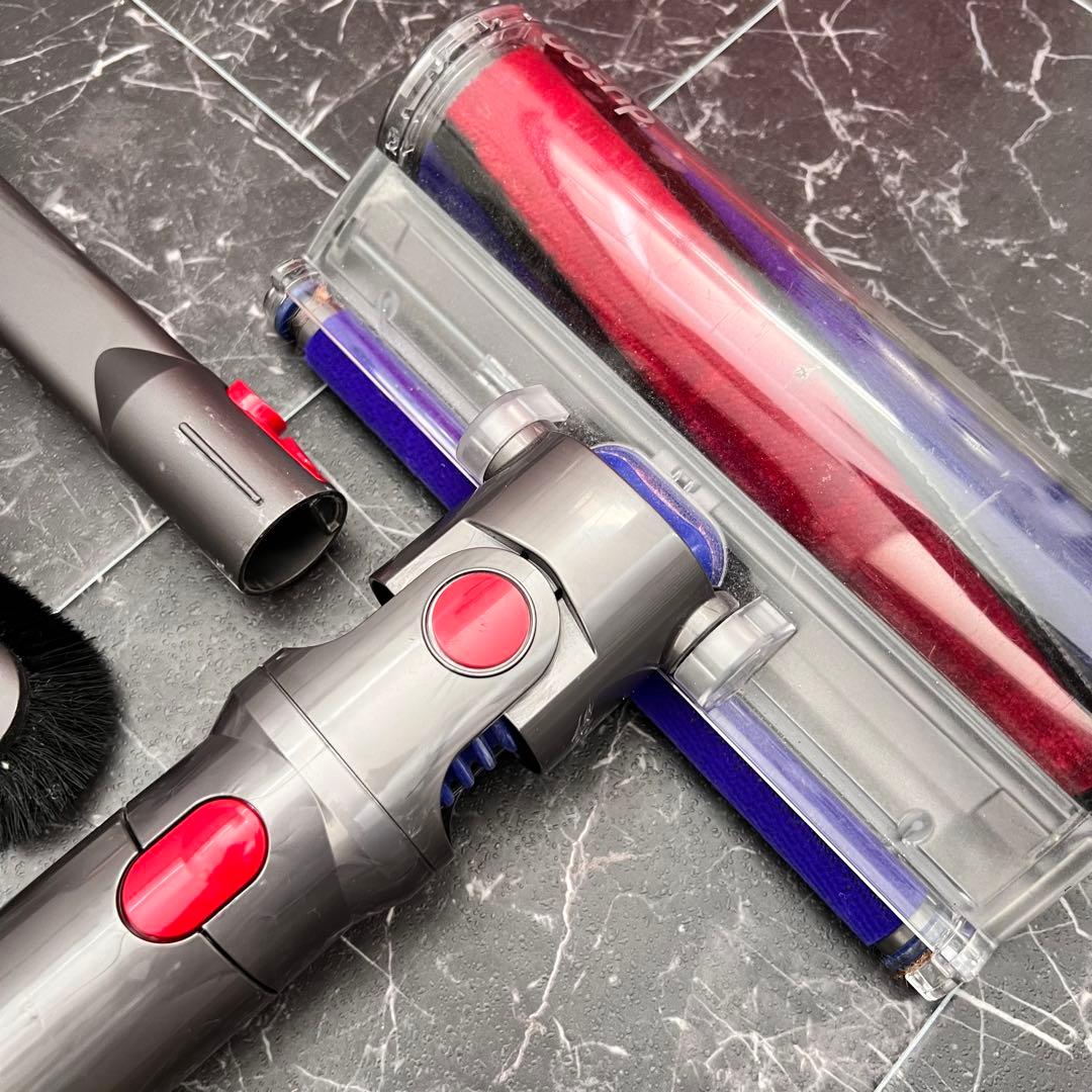 ダイソン　sv10 コードレスクリーナ　 掃除機 dyson 付属品有り　V8