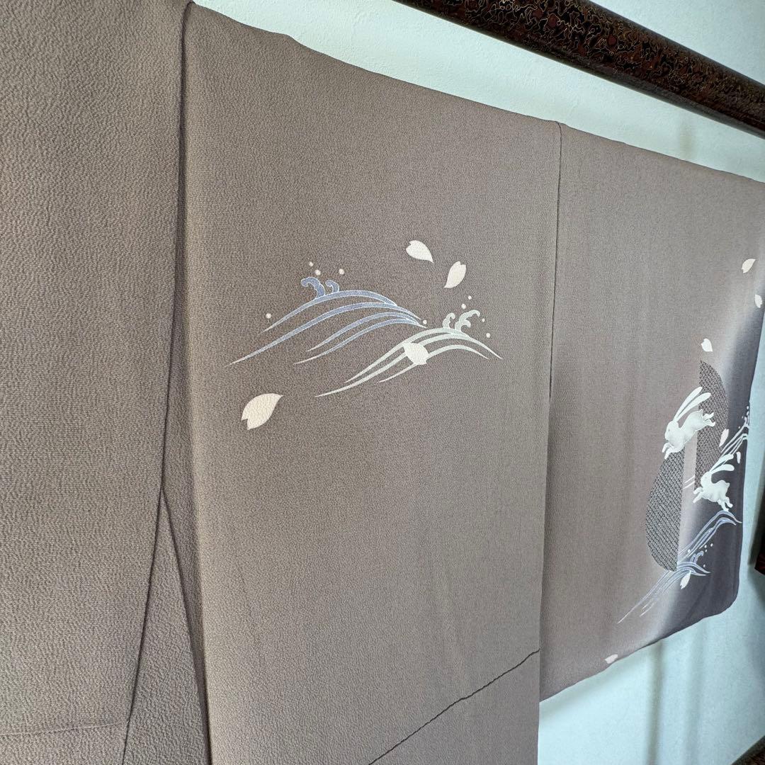 超美品　袷　訪問着　正絹　現代　波　うさぎ　小豆色　刺繍　桜　162裄65