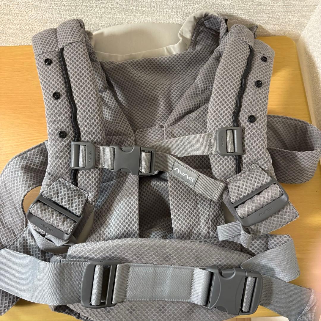 nuna ヌナ カドルクリック 抱っこ紐 グレー