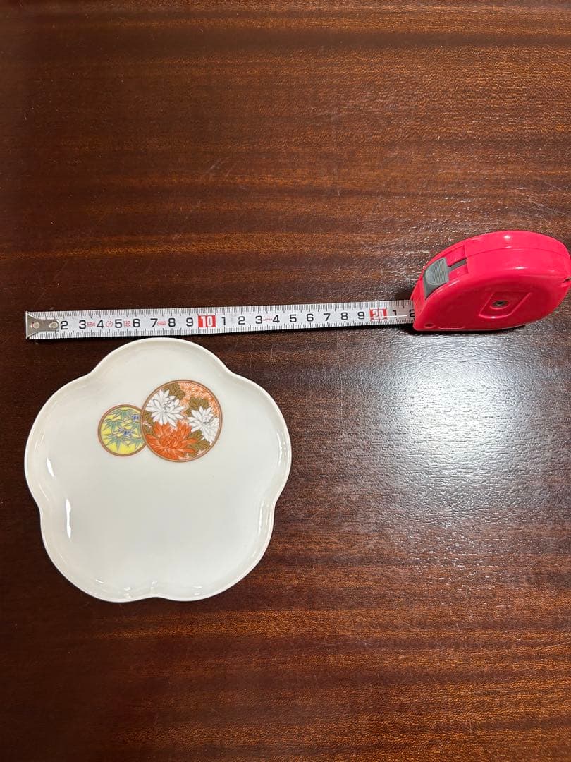 深川製磁　宮内庁御用達　寿赤絵　ペア紅茶碗皿　小皿揃　梅型銘々皿揃　１２点セット