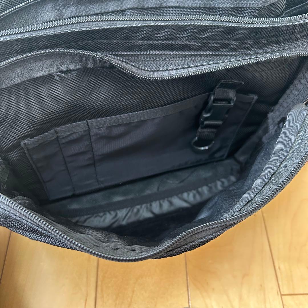 BRIEFING／B4 OVER TRIP／BLACK