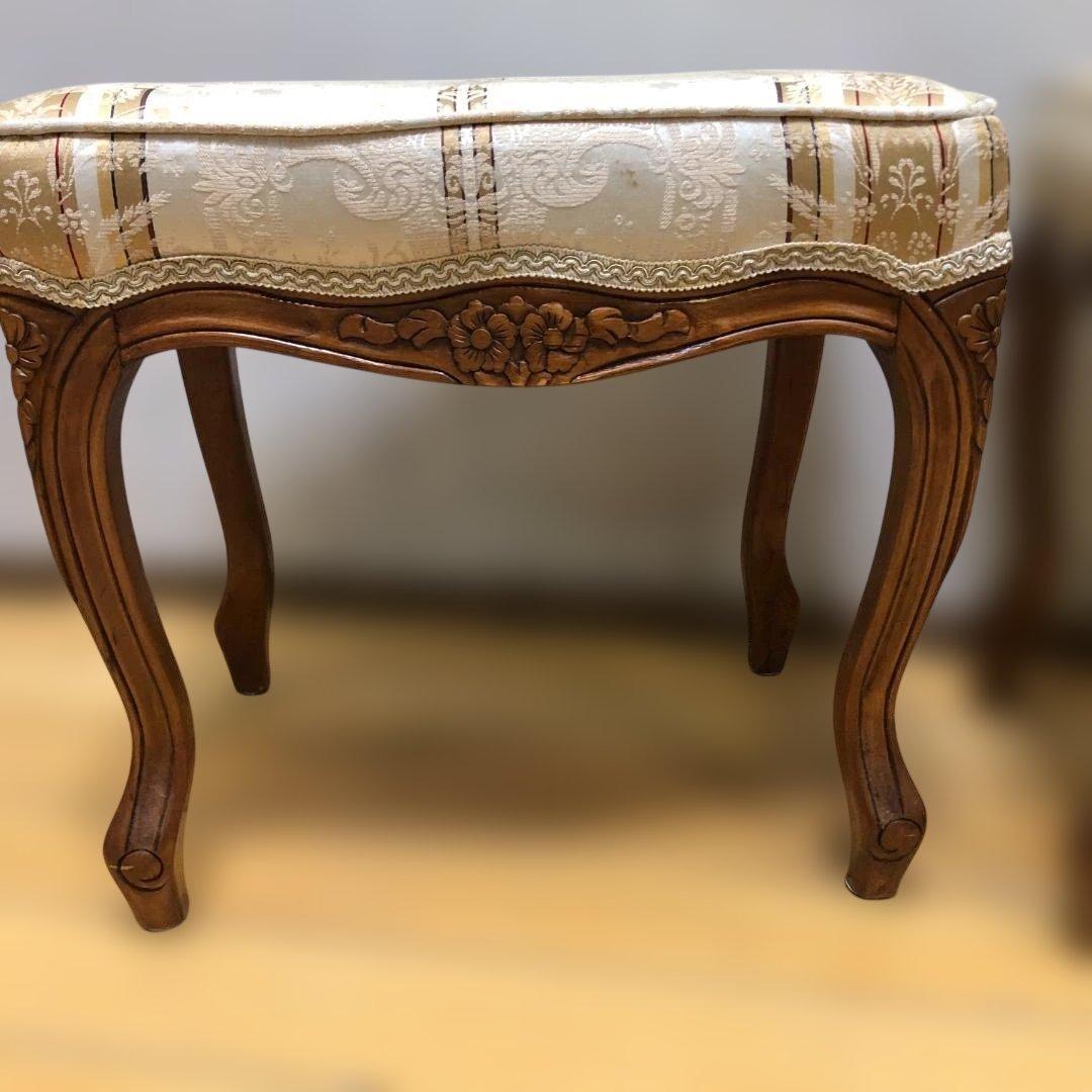 送料無料 猫脚クラシック調スツール2脚セット 彫刻入り木製フレーム 251229