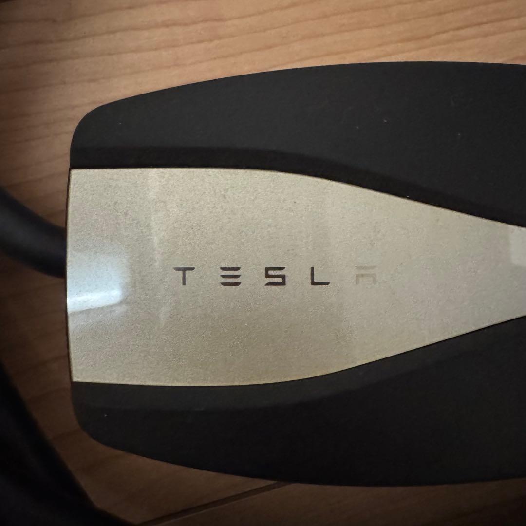 Tesla 充電ケーブル