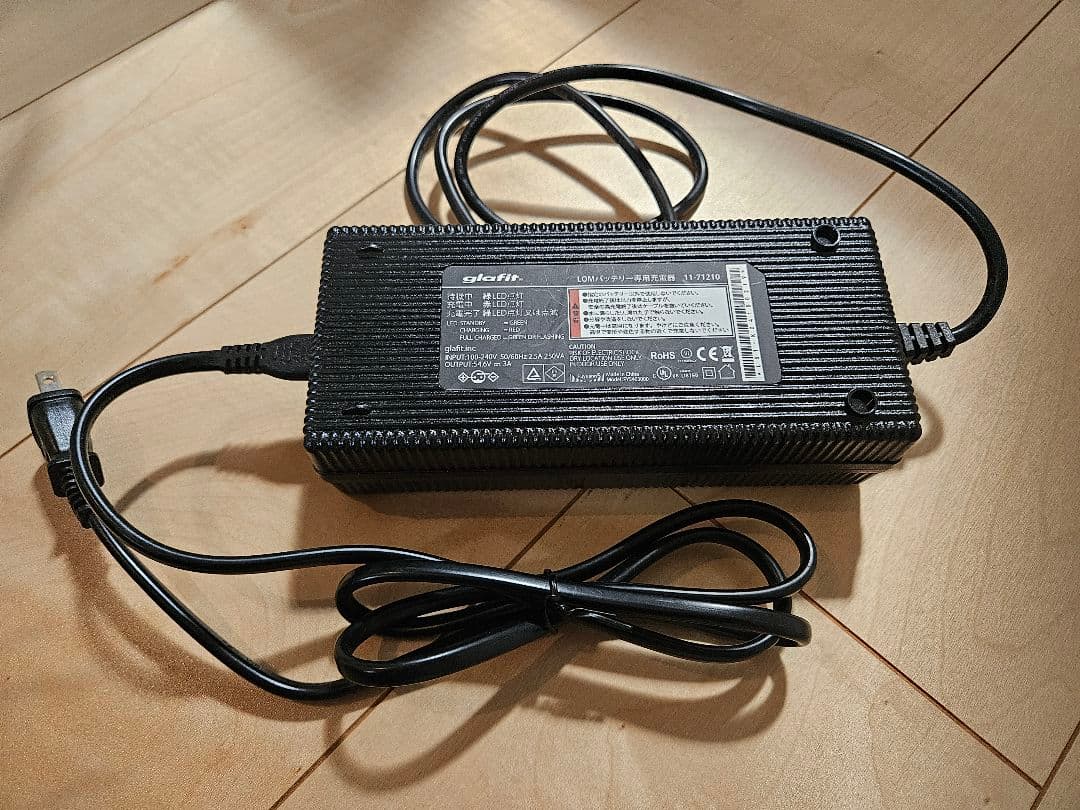 glafit LOM専用バッテリー充電器 ¥24,200 (税込)