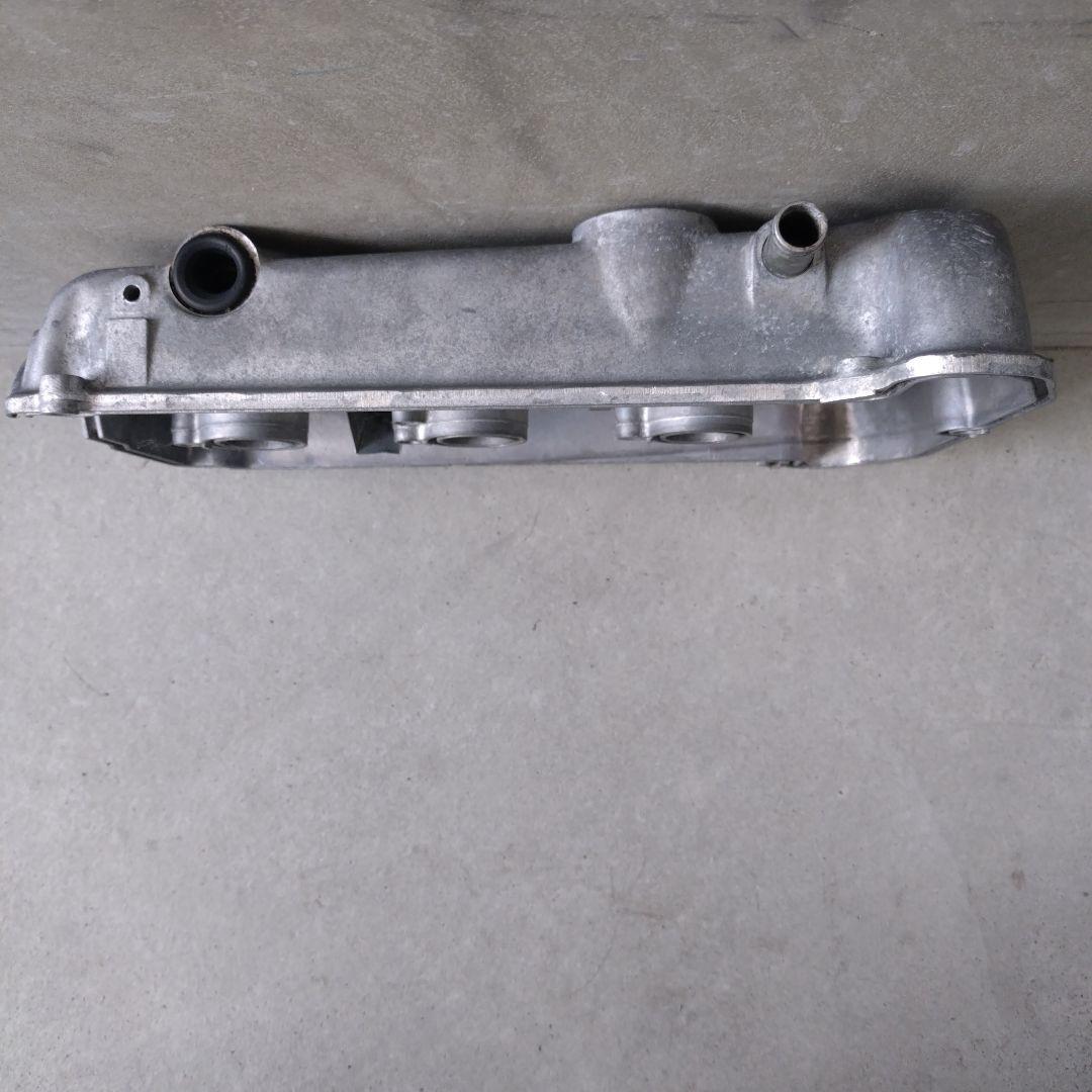 ジムニー　JA22 タペットカバー　ヘッドカバー