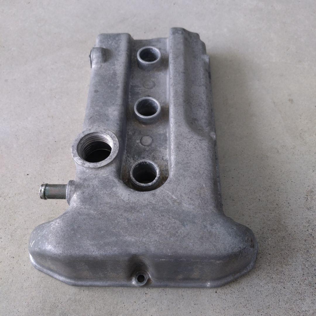 ジムニー　JA22 タペットカバー　ヘッドカバー