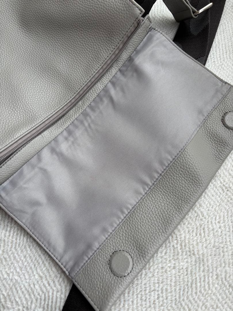 ear PAPILLONNER(イアパピヨネ) 本革　ボディバッグ