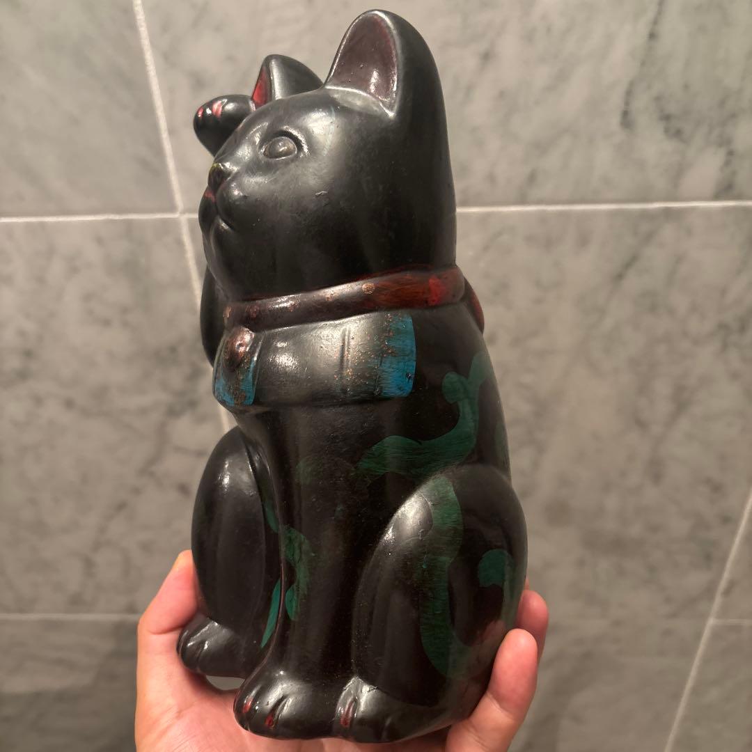 1920-30年代アンティーク妖艶な瞳と唐草模様が美しい陶器の招き猫