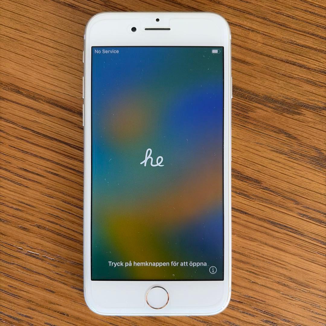 【最終値下げ】Apple iPhone 8 シルバー 付属品付き　SIMフリー