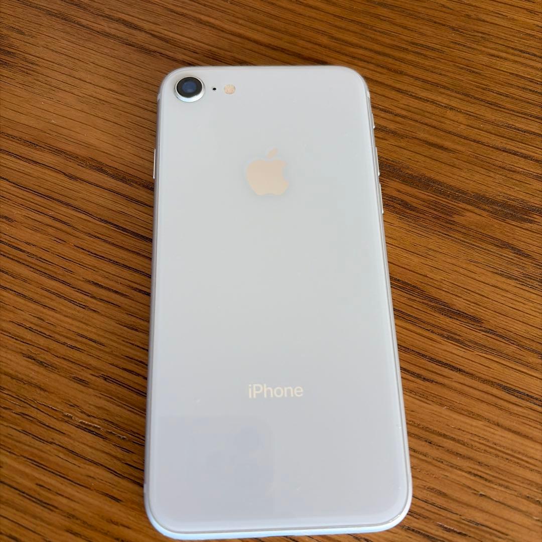 【最終値下げ】Apple iPhone 8 シルバー 付属品付き　SIMフリー