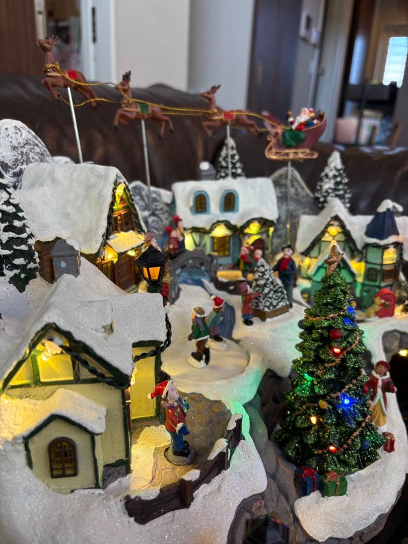 人気！クリスマスジオラマ☆スノー ホリデービレッジ ライト & ミュージック8曲