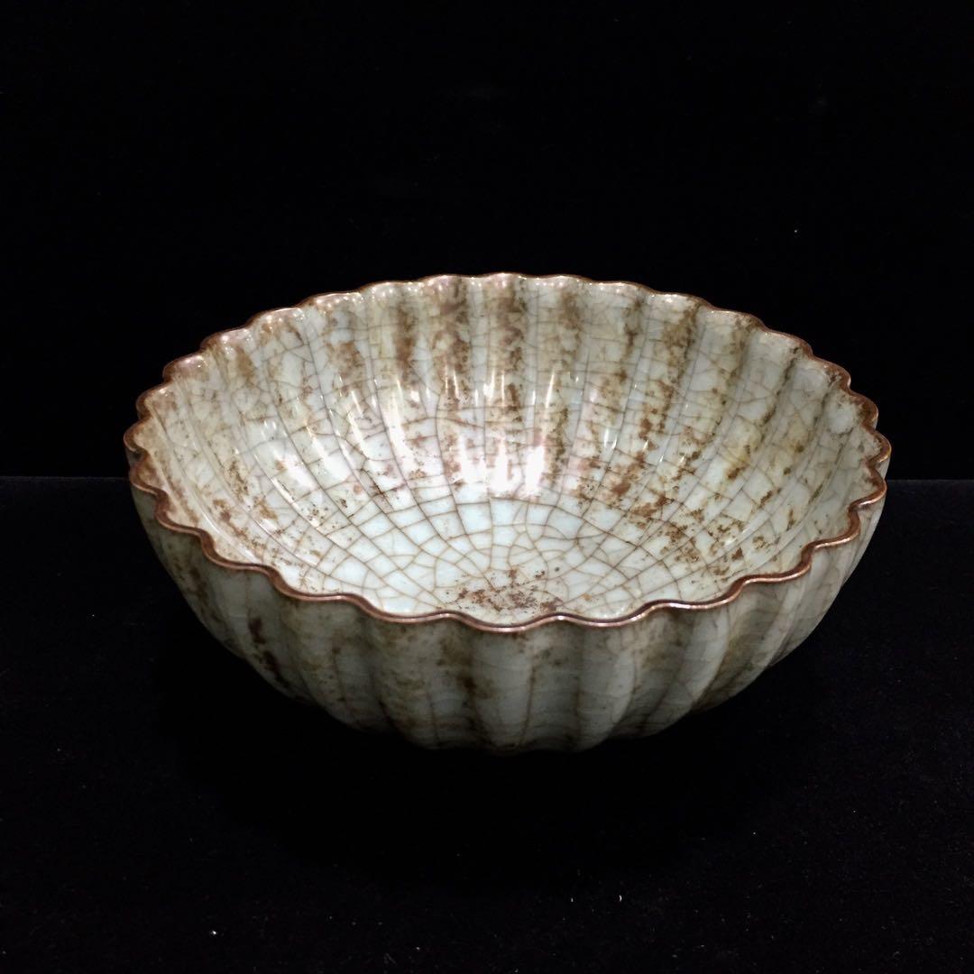 文房具 官窯 菊花茶碗　宋時代　汝窯 陶器　冰裂纹 貫入