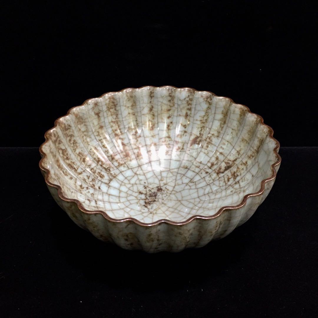 文房具 官窯 菊花茶碗　宋時代　汝窯 陶器　冰裂纹 貫入