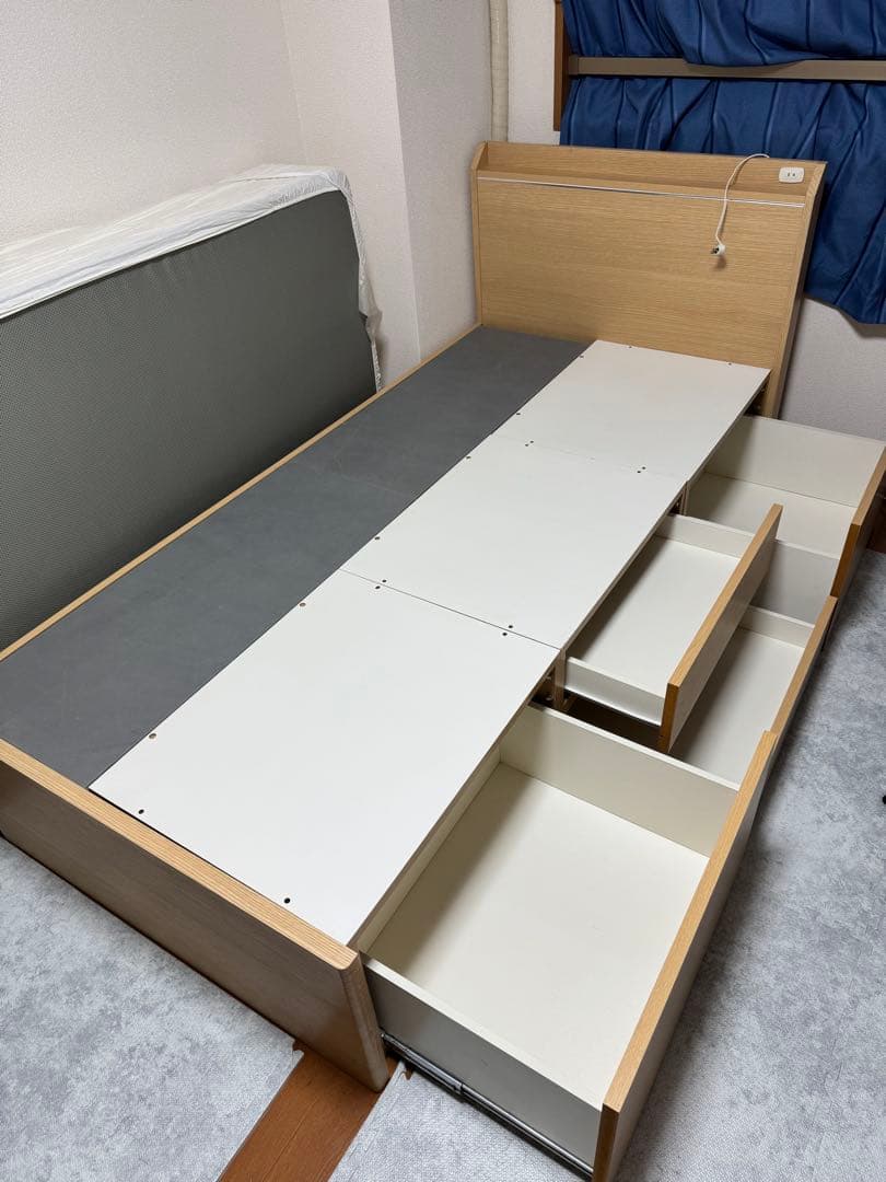 【引き取り希望】ニトリ　チェスト型シングルフレーム コンセント付