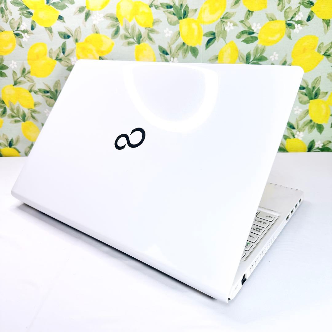 真っ白が可愛い❤️ホワイトノートパソコン❤️Windows11❤️動画鑑賞や事務作業❤️